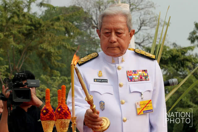 พิธีรื้อถอนพระเมรุมาศจำลอง ในพิธีถวายดอกไม้จันทน์