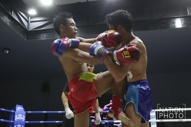 บุญเพ็ง สามชัยวิเศษสุข ชนะน็อค แสนสอง ศิษย์ ต "ศึกวันทรงชัย แชมป์มวยไทย"