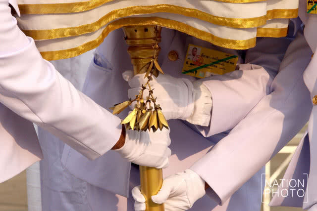 พิธีรื้อถอนพระเมรุมาศจำลอง ในพิธีถวายดอกไม้จันทน์