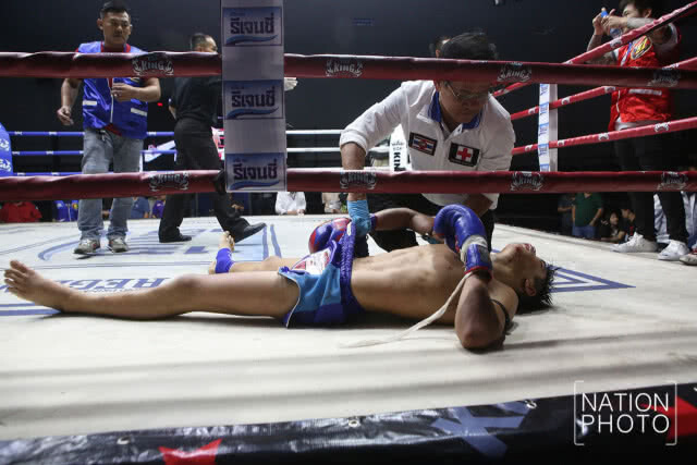 บุญเพ็ง สามชัยวิเศษสุข ชนะน็อค แสนสอง ศิษย์ ต "ศึกวันทรงชัย แชมป์มวยไทย"