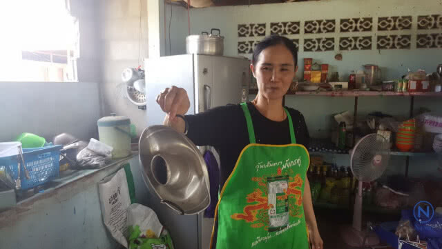 ช้างป่าละอู บุกพังร้านอาหาร
กินเส้นก๋วยเตี๋ยว-น้ำตาลปี๊ป 
ข้าวของ-หลังคาบ้านแตกเสียหาย