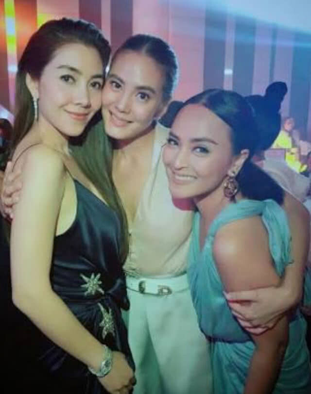 คริสแฮ็ปปี้! เพื่อนรัก "เจนี่ - วุ้นเส้น" จูบปากคืนดีกัน
