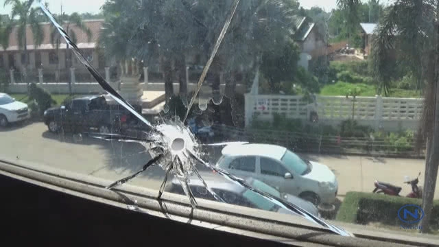 นายกฯเล็กผวา!
รอยกระสุน 2 นัด
ยิงใส่กระจกห้องทำงาน