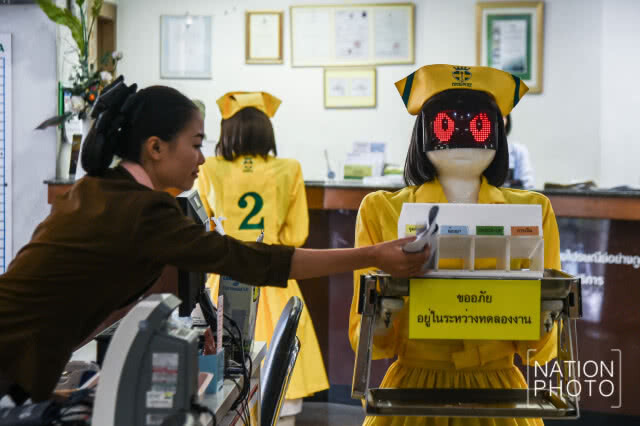 สุดล้ำ! รพ.มงกุฎวัฒนะ ใช้ "หุ่นยนต์" แทนคน