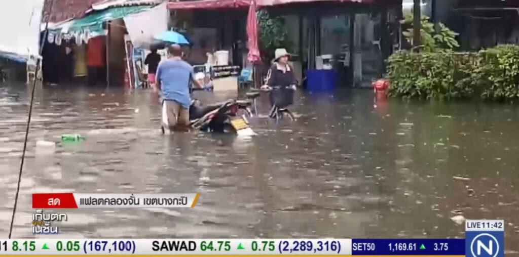 ฝนถล่มกรุง น้ำรอระบายกว่า 10 ชั่วโมง