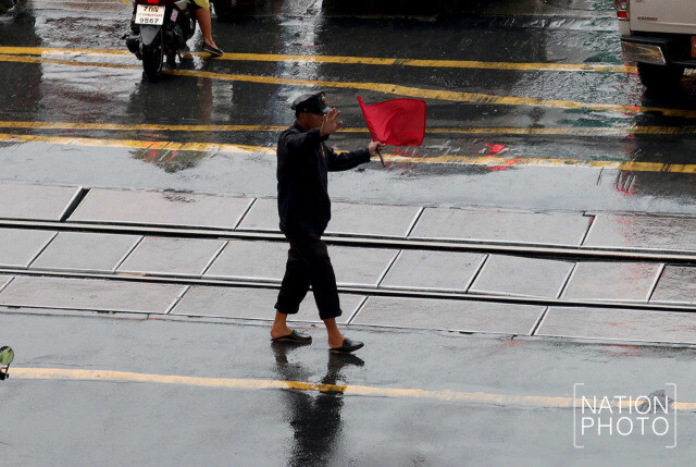 อโศก-เพชรบุรีหนึบ! หลังฝนถล่มกรุง