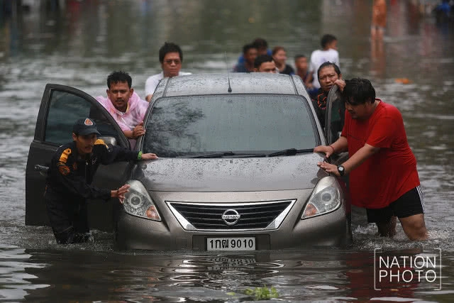 ซอยเสรีไทย 5 อ่วม! น้ำท่วมขังหลังฝนตกหนักตั้งแต่เช้ามืด