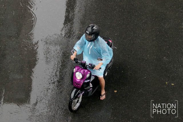 อโศก-เพชรบุรีหนึบ! หลังฝนถล่มกรุง