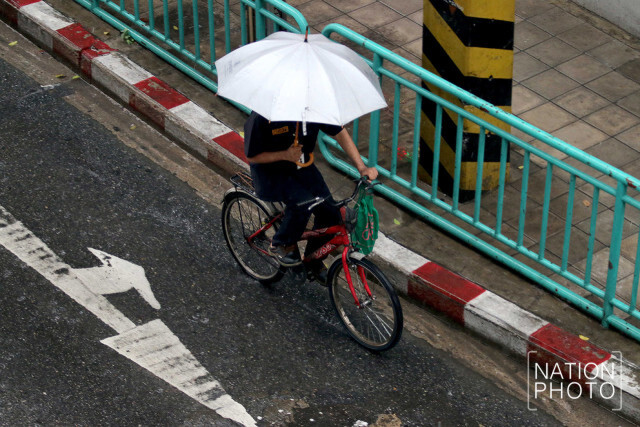 อโศก-เพชรบุรีหนึบ! หลังฝนถล่มกรุง