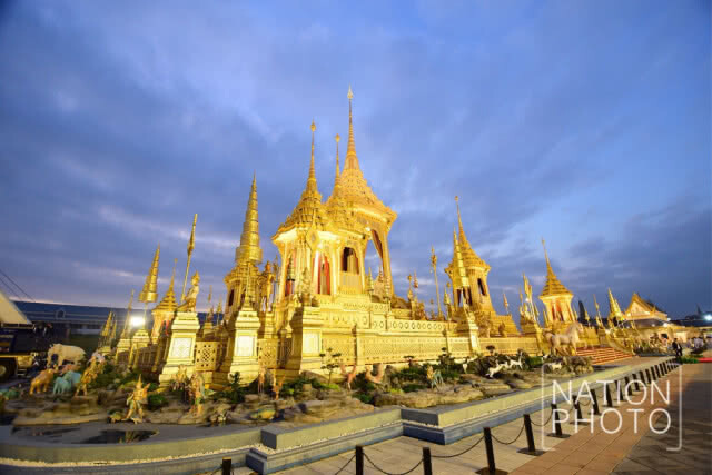 นายกฯ ทำพิธีทำบุญตักบาตร อุทิศถวายเป็นพระราชกุศลแด่รัชกาลที่ 9 บวงสรวงการรื้อถอนพระเมรุมาศ