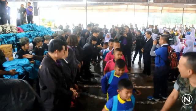 "การบินไทย" มอบความสุขวันเด็ก ให้นักเรียนชายแดนภาคใต้