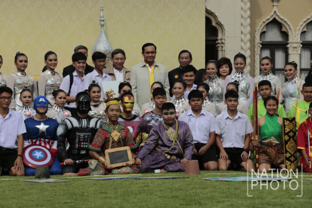 วันเด็กที่ทำเนียบคึกคัก เด็กเตรียมสัมผัสเก้าอี้นายกฯ