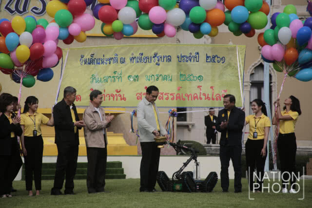 วันเด็กที่ทำเนียบคึกคัก เด็กเตรียมสัมผัสเก้าอี้นายกฯ