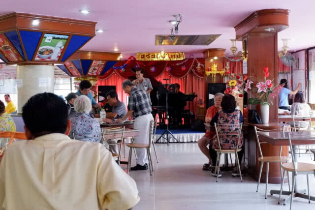 "ดิโอลด์สยาม"
ชื่อนี้มีมนต์เสน่ห์