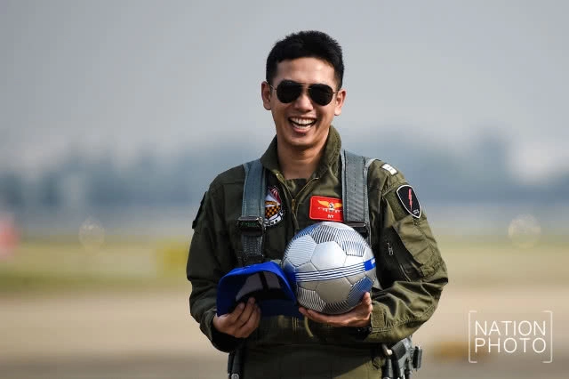 (ภาพชุด) เผยโฉมเหล่านักรบกลางเวหา
ผู้วาดฝันให้เด็กๆ ในวันเด็กแห่งชาติ 2561