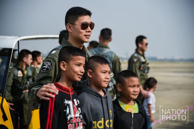 (ภาพชุด) เผยโฉมเหล่านักรบกลางเวหา
ผู้วาดฝันให้เด็กๆ ในวันเด็กแห่งชาติ 2561