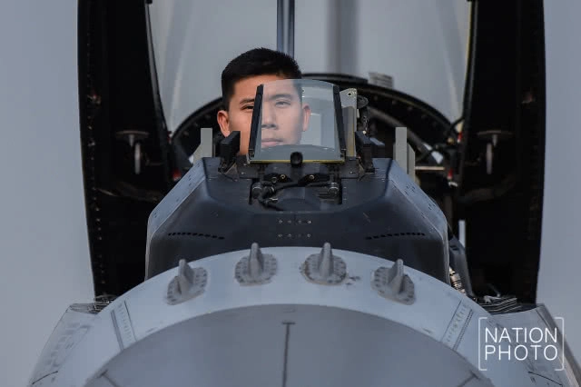 (ภาพชุด) เผยโฉมเหล่านักรบกลางเวหา
ผู้วาดฝันให้เด็กๆ ในวันเด็กแห่งชาติ 2561