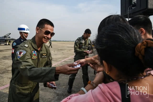 (ภาพชุด) เผยโฉมเหล่านักรบกลางเวหา
ผู้วาดฝันให้เด็กๆ ในวันเด็กแห่งชาติ 2561