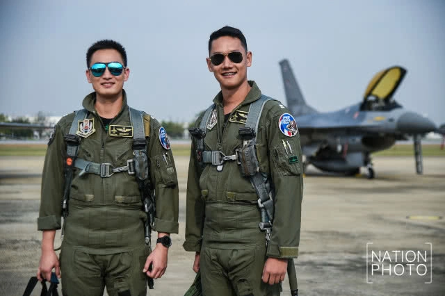 (ภาพชุด) เผยโฉมเหล่านักรบกลางเวหา
ผู้วาดฝันให้เด็กๆ ในวันเด็กแห่งชาติ 2561