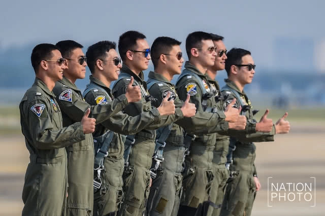 (ภาพชุด) เผยโฉมเหล่านักรบกลางเวหา
ผู้วาดฝันให้เด็กๆ ในวันเด็กแห่งชาติ 2561