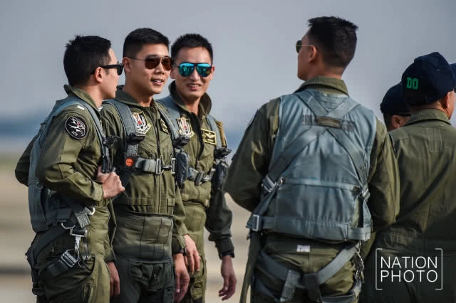 (ภาพชุด) เผยโฉมเหล่านักรบกลางเวหา
ผู้วาดฝันให้เด็กๆ ในวันเด็กแห่งชาติ 2561