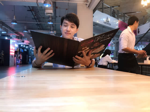 ฉ่ำว๊าว...เมนูหวาน
Lick YR Lips Cafe by ตำแหล