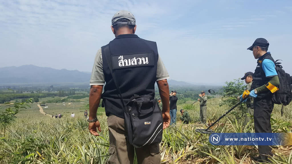 ชุดอีโอดี/ตำรวจ/ทหารกว่า 50 นาย
สแกนหาปลอก"ไรเฟิล"ไม่พบ! ชุดอีโอดี/ตำรวจ/ทหารกว่า 50 นาย
สแกนหาปลอก"ไรเฟิล"ไม่พบ!