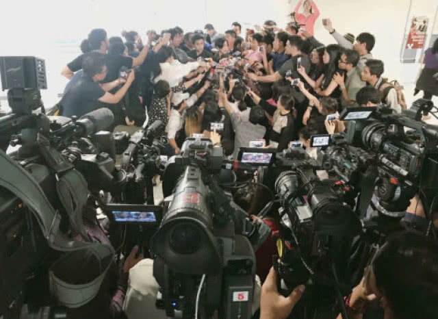 คำถามจาก "สุทธิชัย หยุ่น" ถึงคนข่าว  
ถึงกาลสูญพันธุ์ของ คนข่าวคุณภาพแล้วหรือ