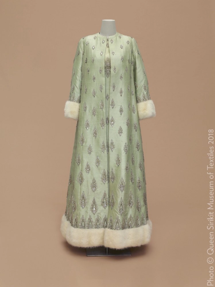 พิพิธภัณฑ์ผ้าฯ จัดแสดงฉลองพระองค์ชุดราตรี 9 องค์ใหม่ ออกแบบโดย ปิแอร์ บัลแมง