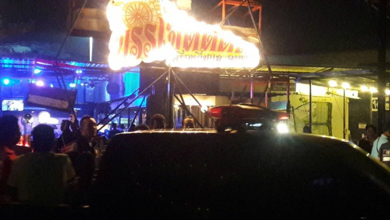 ดส.ตรวจร้านเหล้าชื่อดังย่านบางเขนไม่มีใบอนุญาต