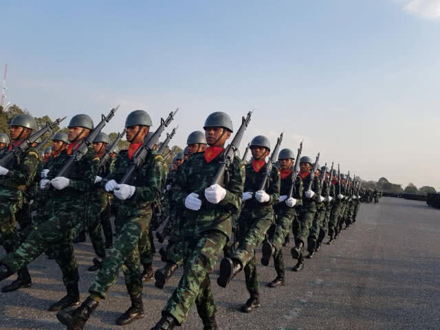 "บูรพาพยัคฆ์" โชว์พลัง 12 กองพันสวนสนามวันกองทัพไทย