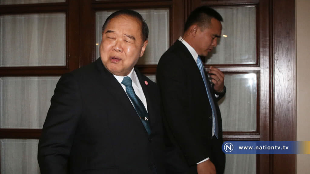 "บิ๊กป้อม" เผย "ดูอยู่แล้ว" นักการเมือง-สื่อ จ้องล้มรัฐบาล "บิ๊กป้อม" เผย "ดูอยู่แล้ว" นักการเมือง-สื่อ จ้องล้มรัฐบาล
