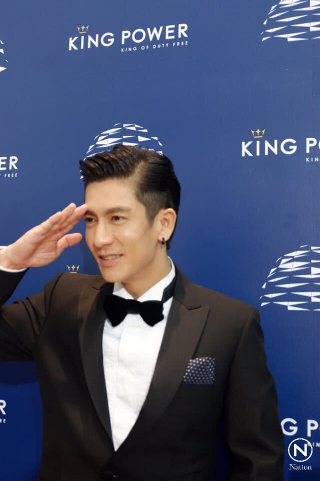 "ติ๊ก" เผยชื่อลูกชายคนที่สอง "น้องตริณณ์"