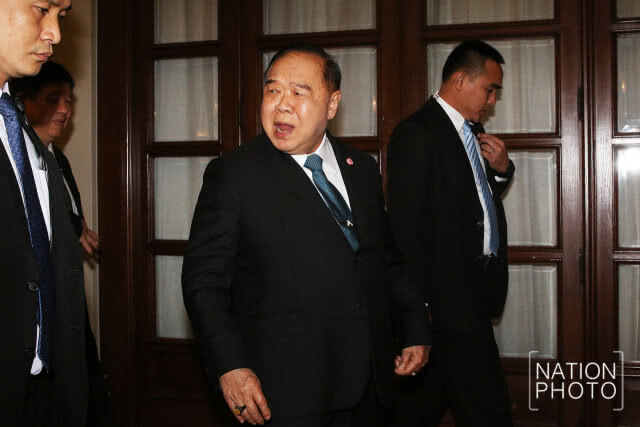 "บิ๊กป้อม" เผย "ดูอยู่แล้ว" นักการเมือง-สื่อ จ้องล้มรัฐบาล