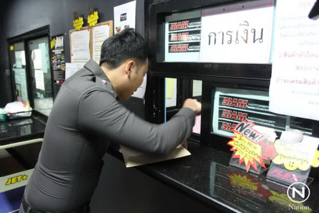 บุกทลายโกดัง เก็บชุดแต่งอะไหล่รถยนต์ปลอม ย่านประเวศ