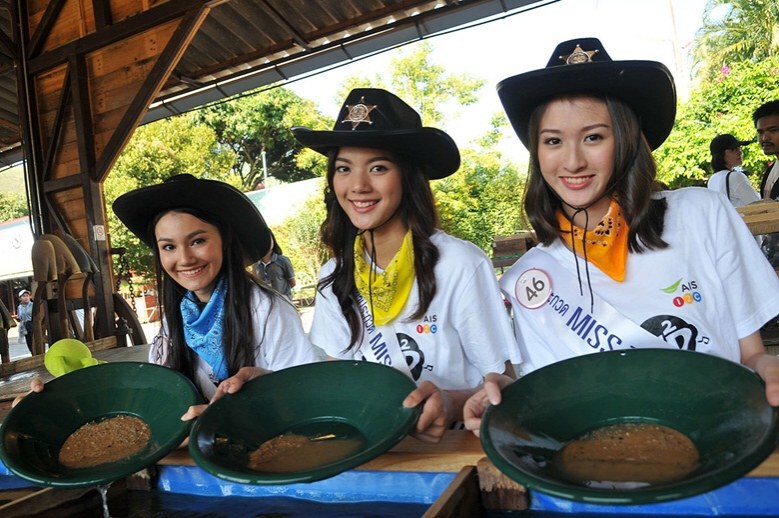 สาวมิสทีนฯ ลั้นลาเขาใหญ่ก่อนขึ้นเวทีชิงมง 