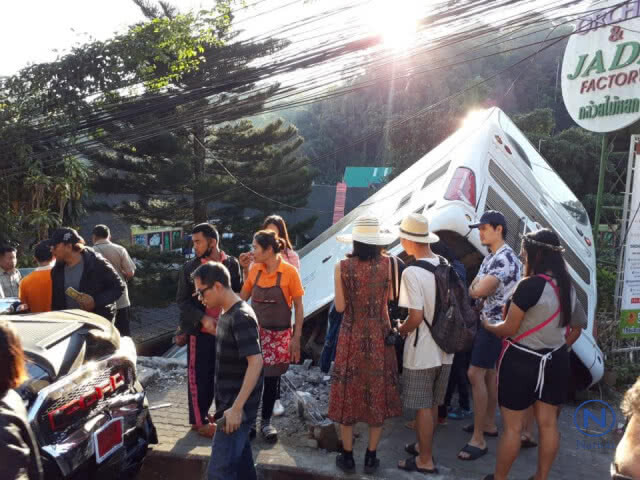รถทัวร์ นทท.จีน
ตกดอยหน้าวัดพระธาตุดอยสุเทพฯ