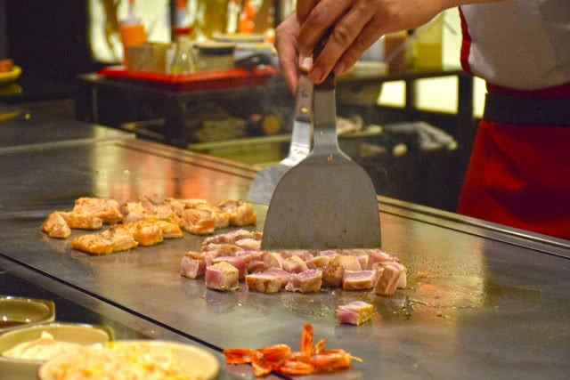 อร่อยปักหมุด : เบนิฮานา สเต็กเฮ้าส์สไตล์ญี่ปุ่น โรงแรมอวานี เอเทรียม ถนนเพชรบุรี กรุงเทพฯ