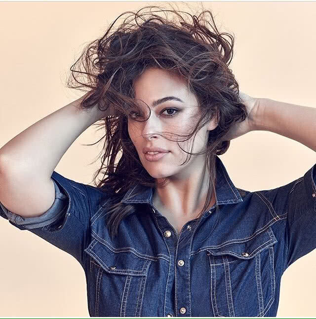 Ashley Graham 
นำเทรนด์ "อ้วนสวย"