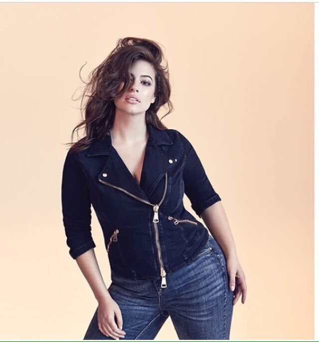 Ashley Graham 
นำเทรนด์ "อ้วนสวย"