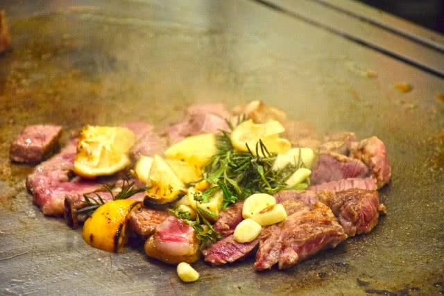 อร่อยปักหมุด : เบนิฮานา สเต็กเฮ้าส์สไตล์ญี่ปุ่น โรงแรมอวานี เอเทรียม ถนนเพชรบุรี กรุงเทพฯ