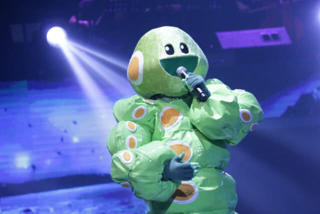 หน้ากากนางอาย ถอดหน้ากากแล้ว
หน้ากากหนอนชาเขียว เป็นแชมป์ The Mask Single 3