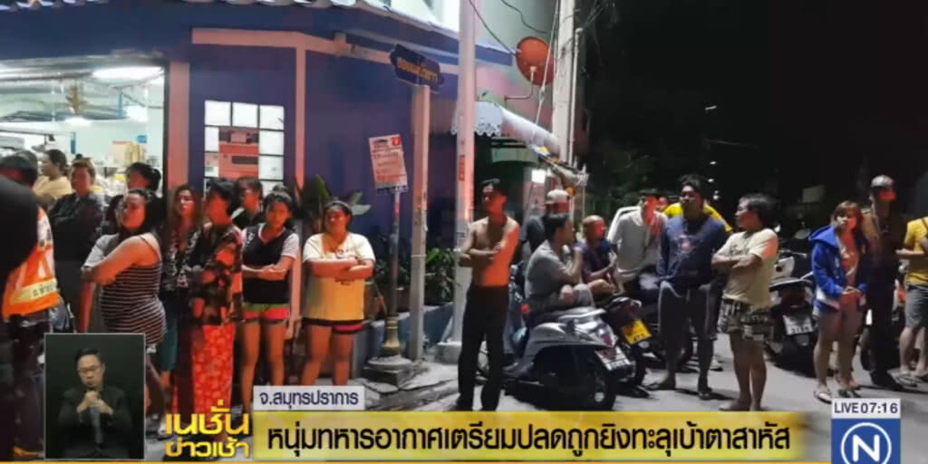 กลุ่มวัยรุ่น มีเรื่องกับหนุ่ม ทอ.ก่อนชักปืนจ่อยิงหัวทะลุเบ้าตา กลุ่มวัยรุ่น มีเรื่องกับหนุ่ม ทอ.ก่อนชักปืนจ่อยิงหัวทะลุเบ้าตา