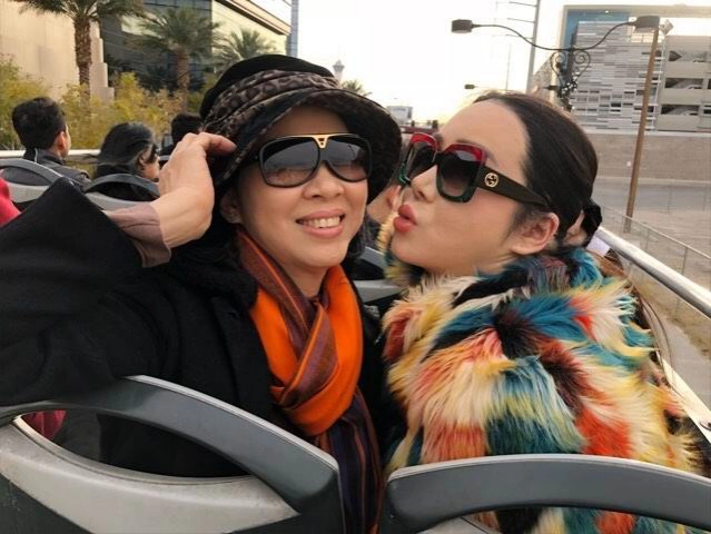 "แอน จักรพงษ์" ก้มจูบเท้าแม่ ขอโทษที่กลายเป็นสตรีข้ามเพศ หลังจากไม่คุยกันนาน 3 ปี