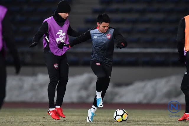 แข้งกิเลนลุยฝ่าลมหนาวซ้อม 1 องศา
"ธีราทร"ขอทิ้งทวนพาทีมเข้ารอบ