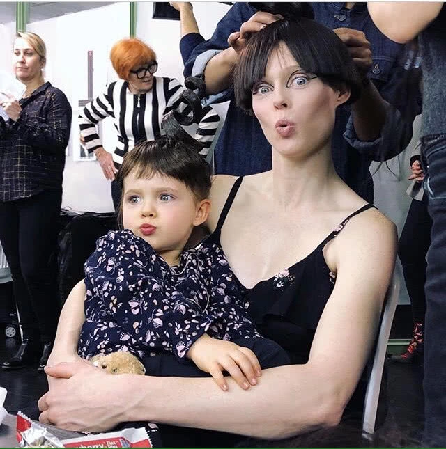 แม่จ๋า ขอหนูแจ้งเกิดบ้าง!