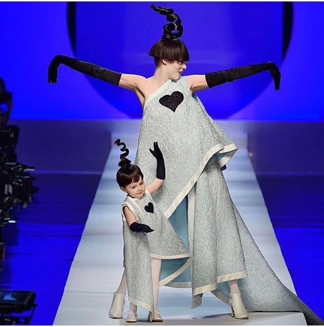 แม่จ๋า ขอหนูแจ้งเกิดบ้าง!