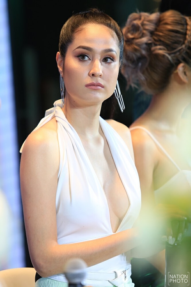 "ขวัญ" แหวกอกอวดอึ๋มสุดเซ็กซี่ ก็โสดแล้วแซบได้!
