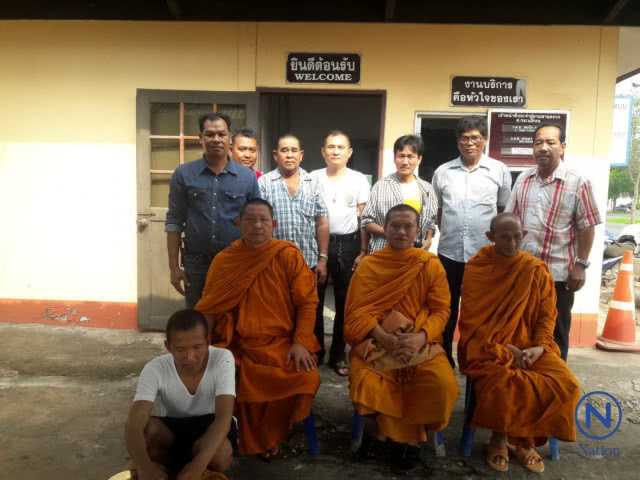 ชาวบ้านแจ้งจับ
"พระเขมร"รับบิณฑบาต
โยนกับข้าวทิ้งขยะ
เก็บเฉพาะเงินสด