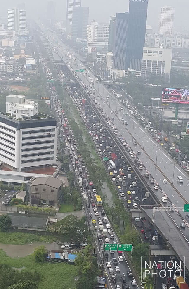 บางนา-ตราด หนึบ! หลังฝนตกหนัก